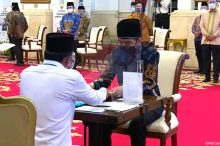 Hukum Mengeluarkan Zakat Mal Panduan Lengkap dan Komprehensif 3 Hukum mengeluarkan zakat mal